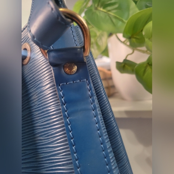 Authentic Vintage Louis Vuitton Blue Epi Bucket Noe - Picture 10 of 16